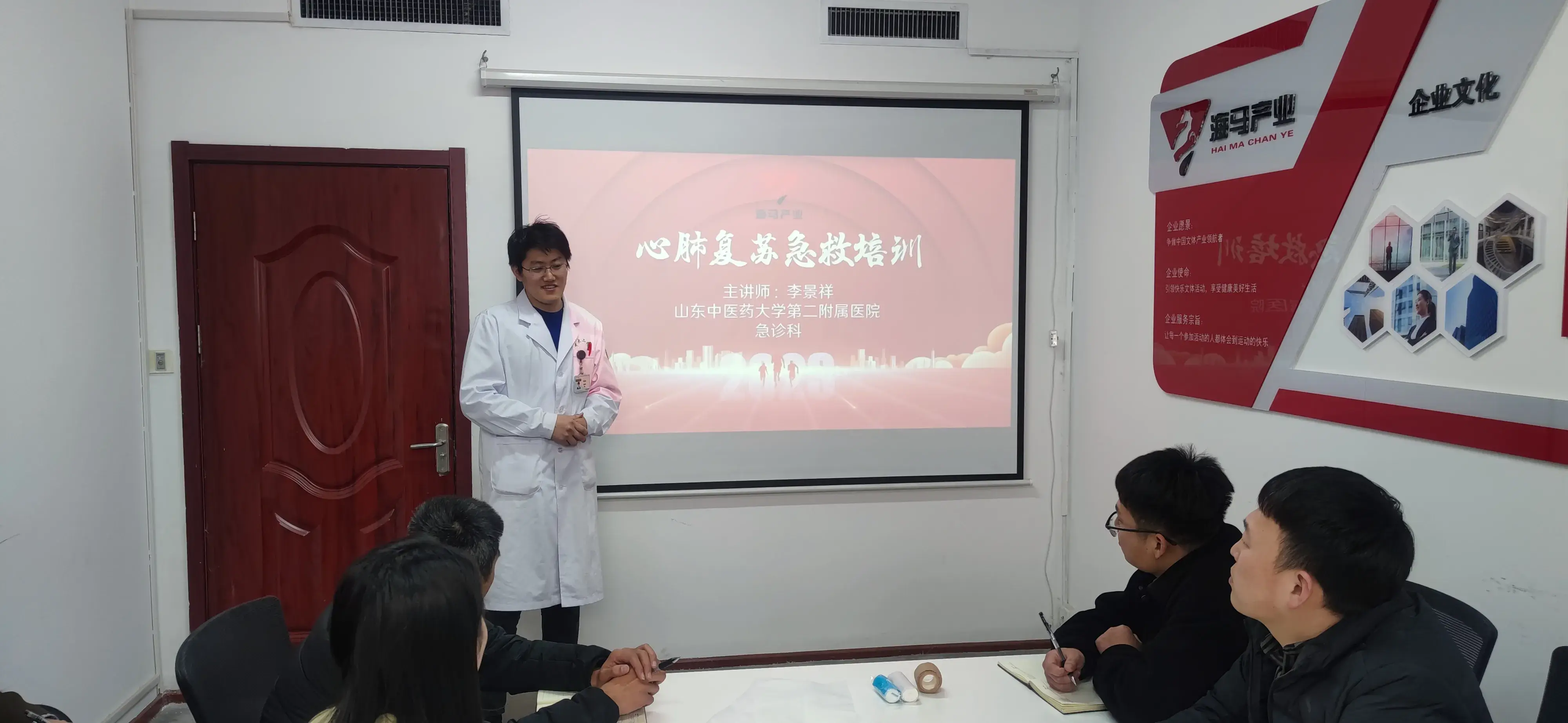 门徒娱乐组织进行心肺复苏急救培训